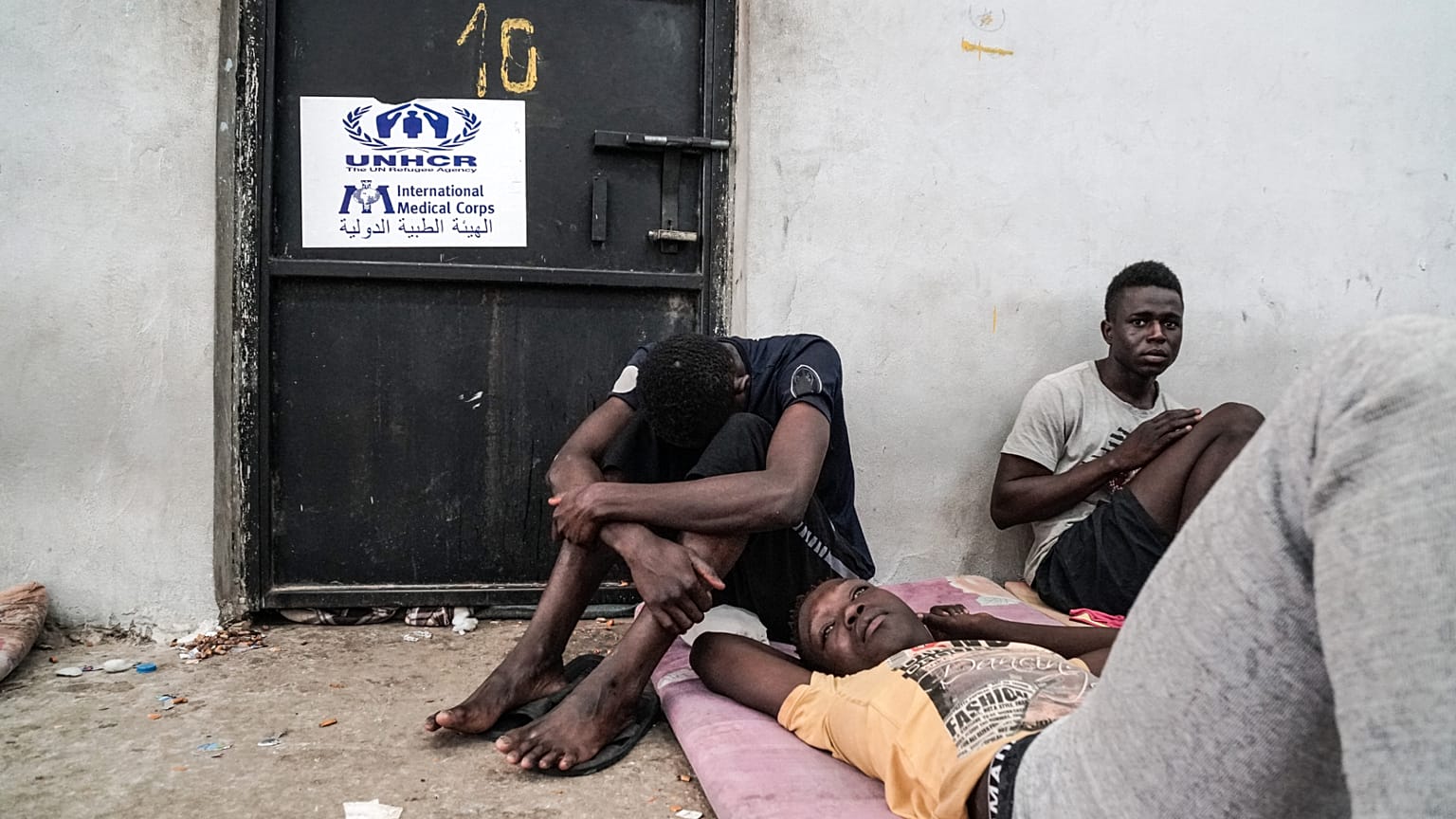 Inmigrantes en un centro de internamiento en Zawiyah, 45 kilómetros al oeste de la capital libia, Trípoli, el 17 de junio de 2017.