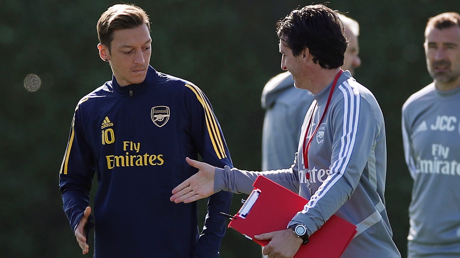 Angriff auf Özil: Mann bekennt sich schuldig