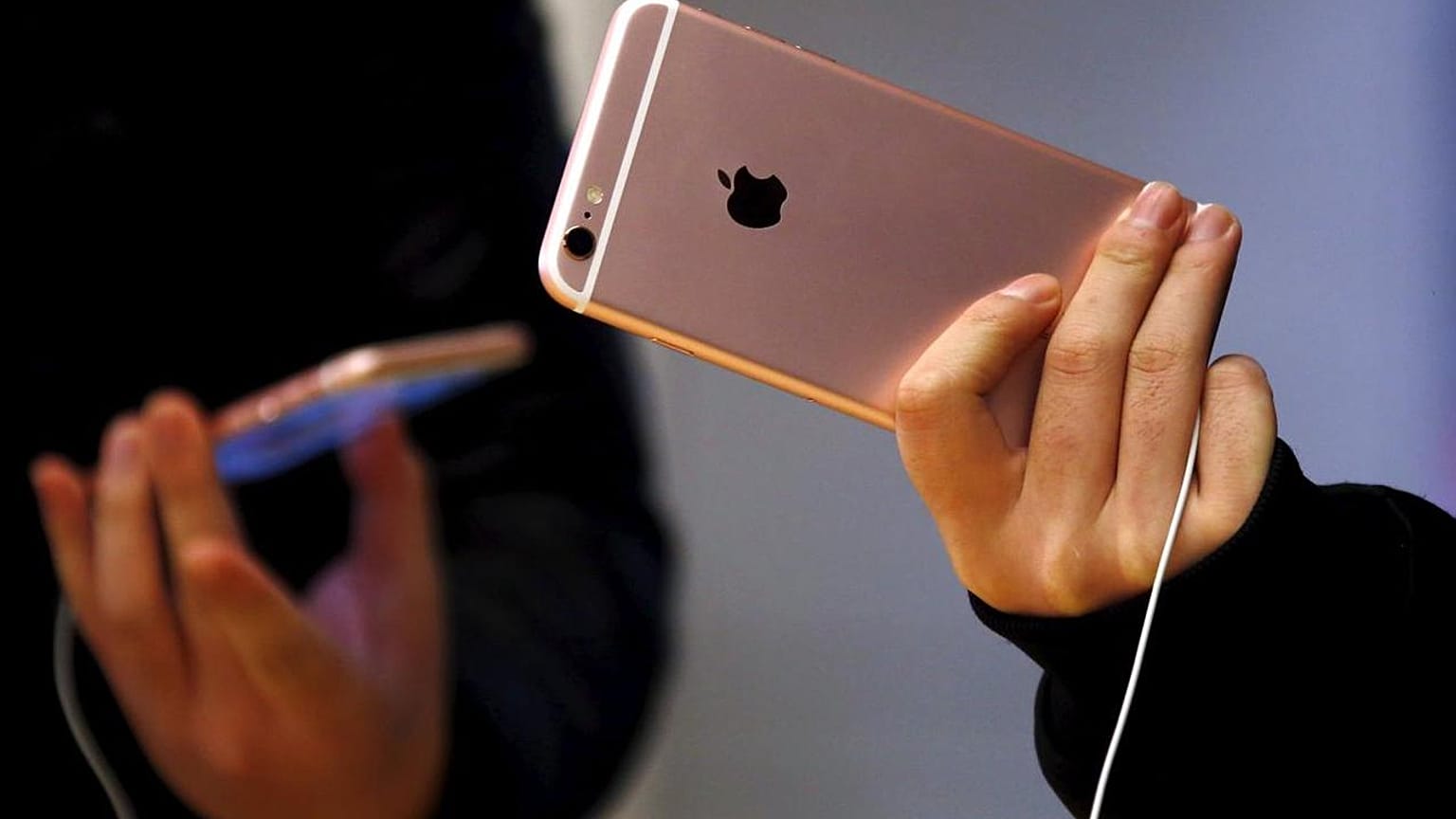 Rusya'da Apple'a tazminat davası: 'Eşcinsel olmama neden oldu' 