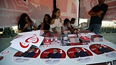 كيف يستغل العاطلون عن العمل في تونس فترة الإنتخابات لتوفير مصدر دخل مؤقت؟