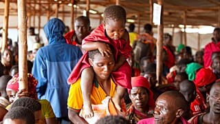  Tanzanya'daki Burundili göçmenlerin kitlesel halde ülkelerine geri dönüşü başladı