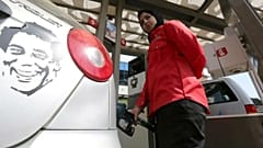 مصر تخفض أسعار البنزين