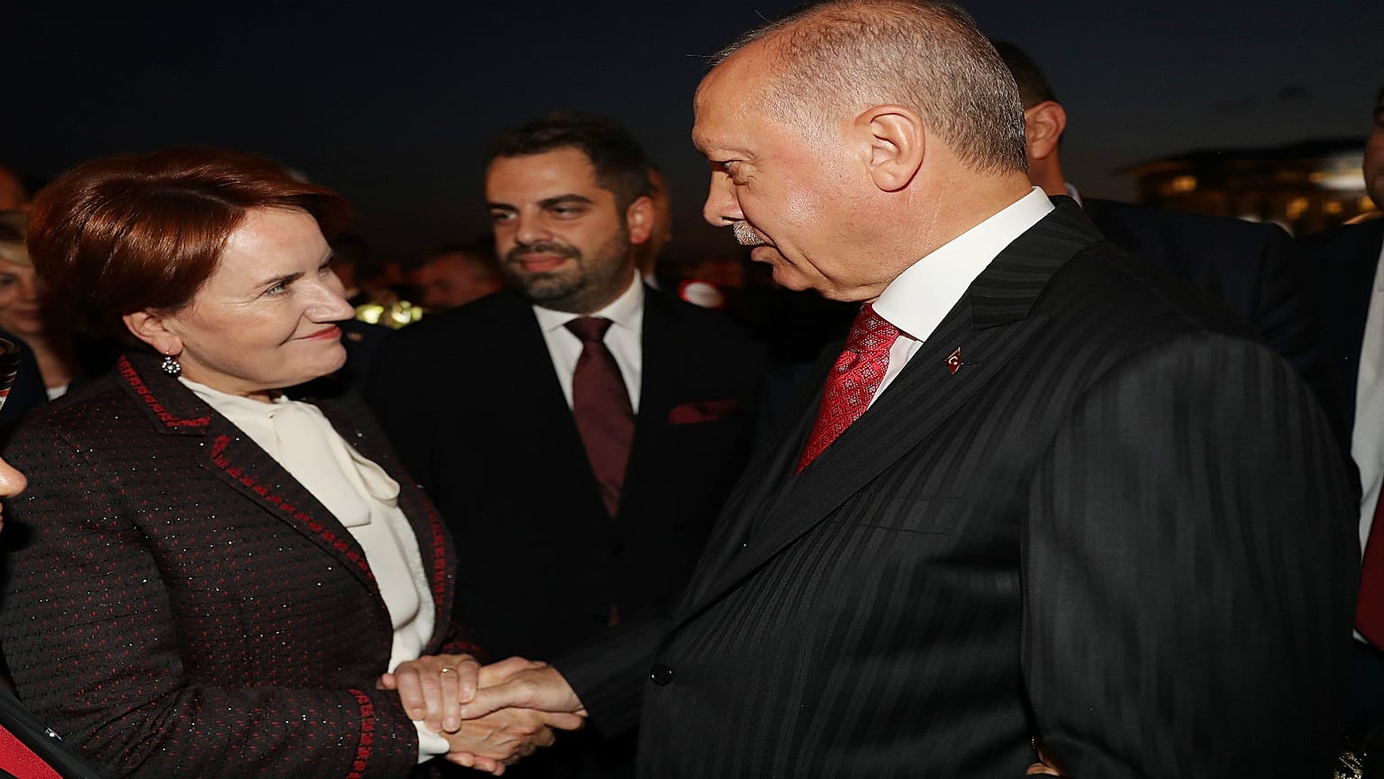 Cumhurbaşkanı Erdoğan, Cumhurbaşkanlığı Külliyesi'nde 30 Ağustos Zafer Bayramı dolayısıyla resepsiyon verdi. Resepsiyona İYİ Parti Genel Başkanı Meral Akşener de katıldı