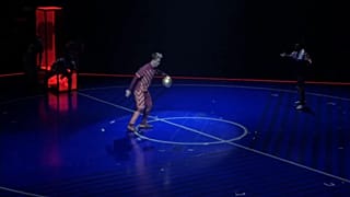 Cirkuszi előadás Lionel Messiről