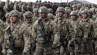 Amerikai katonák érkeznek a NATO keleti szárnya megerősítésének keretében Lengyelországba, 2017-ben