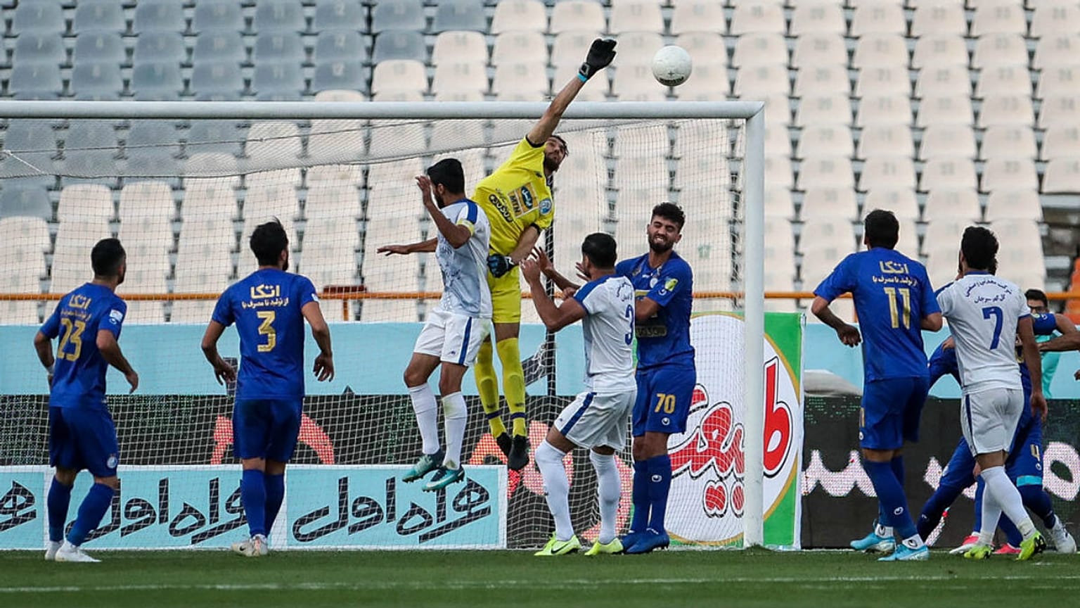 ادامه شکست‌های پرسپولیس، نخستین برد استقلال و استمرار صدرنشینی سپاهان