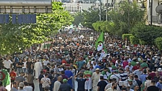 جمعة غضب جديدة في الجزائر رفضاً لتنظيم انتخابات رئاسية يؤيدها الجيش 