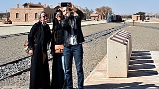 سيدتان أجنبيتان في السعودية 