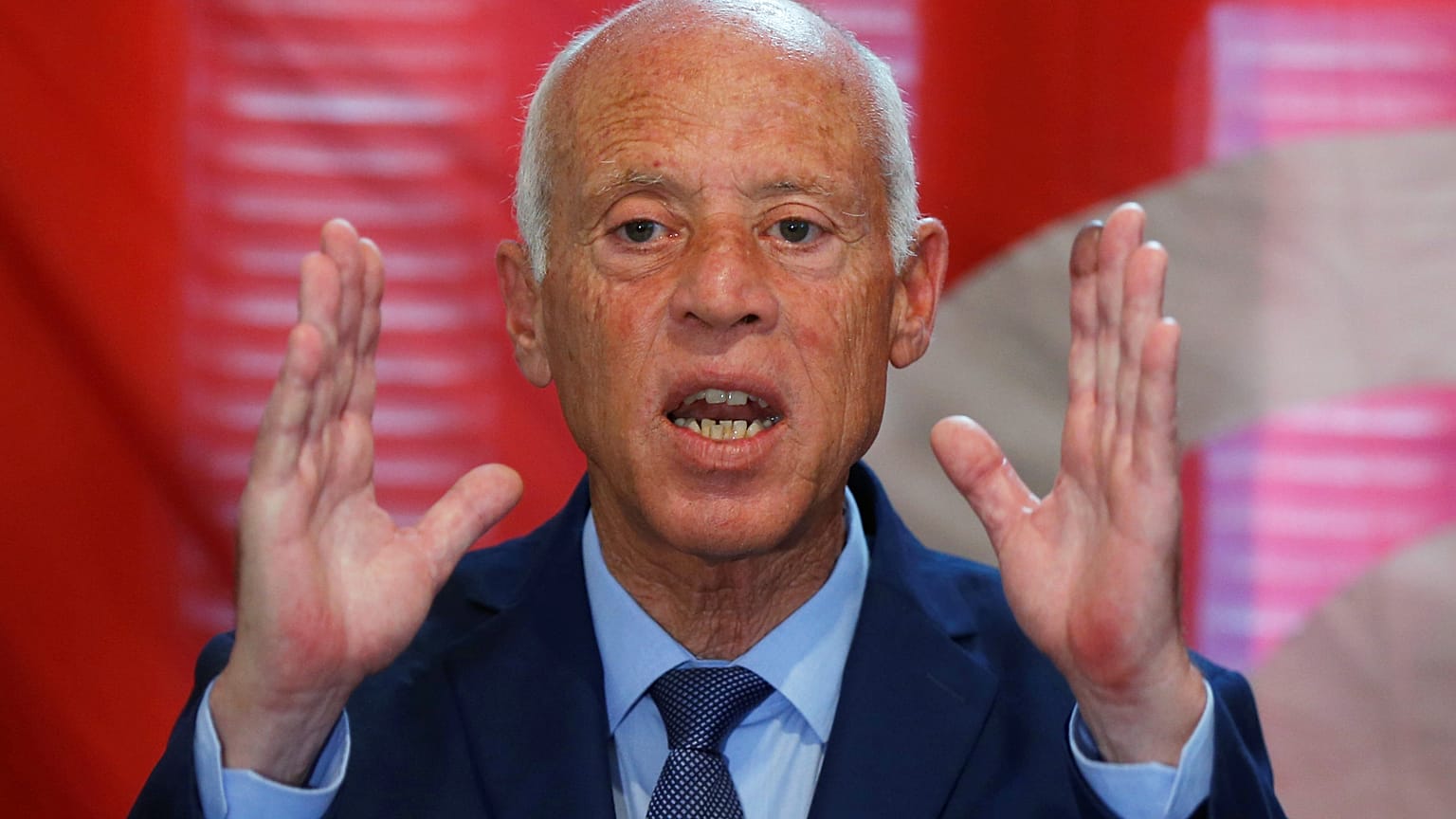 قيس سعيد يقرر عدم القيام بحملته للانتخابات الرئاسية بسبب توقيف منافسه