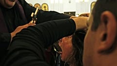 سكب الماء الساخن في حلق ابنه ليتخلص من الشيطان