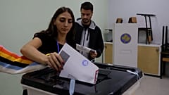 Kosova'da halk, erken genel seçimler için oy kullanmaya başladı. Priştine