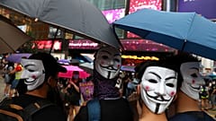 Hong Kong protesta in maschera, la sfida è ad alta intensità 