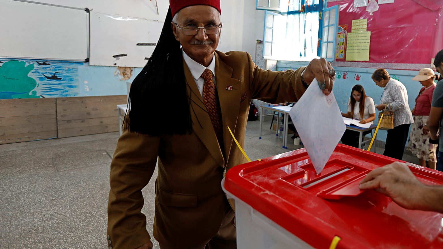 Έκλεισαν οι κάλπες στην Τυνησία