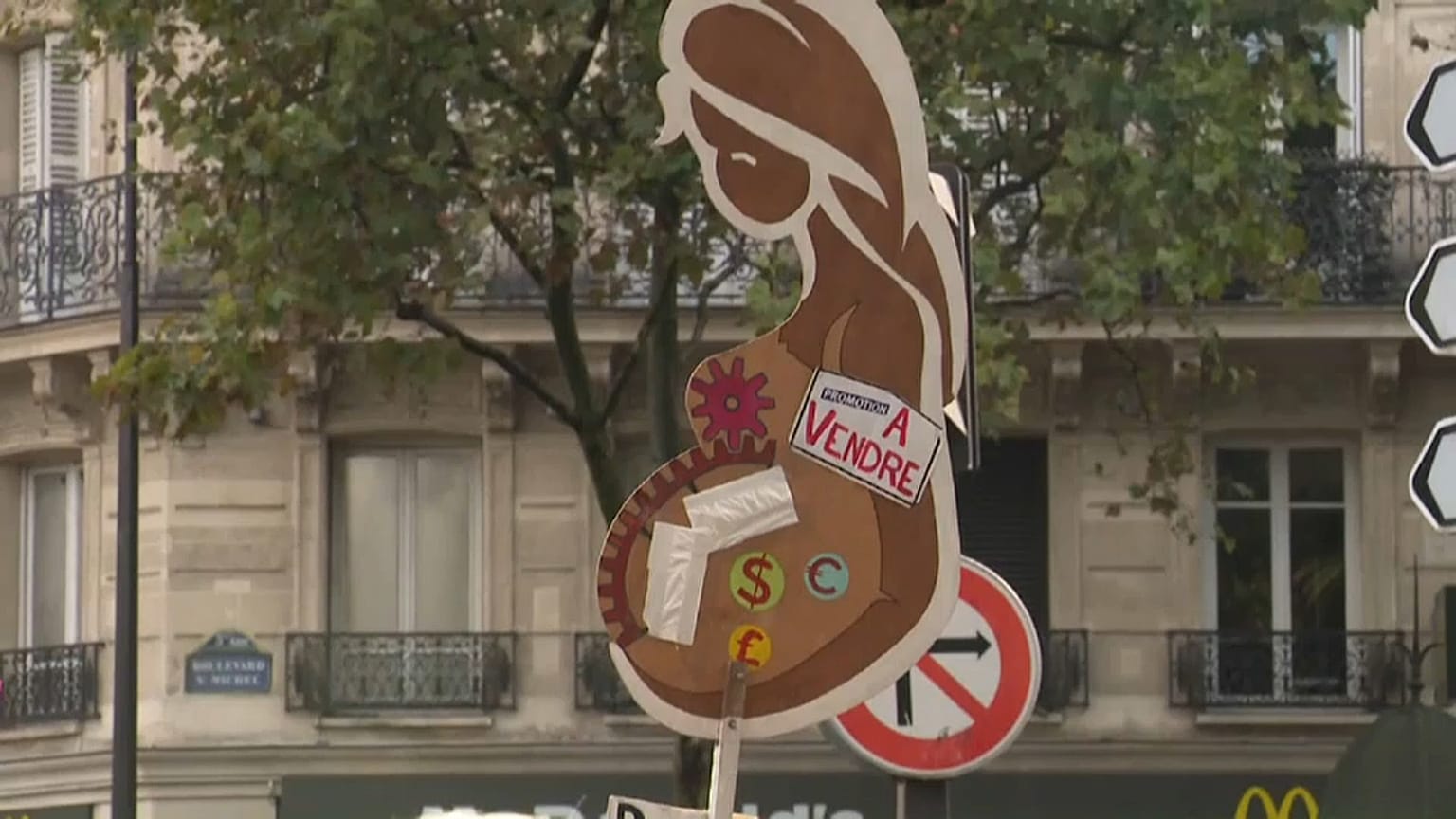 Les anti-"PMA pour toutes" défilent à Paris, contre la loi adoptée le 27 septembre