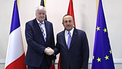 Seehofer warnt vor "noch größerer Flüchtlingswelle"