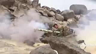 أحد أفراد قوات الحوثيين - أرشيف رويترز