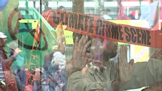 نیوزیلند؛ کنشگران مقابله با تغییرات اقلیمی یک بانک را اشغال کردند