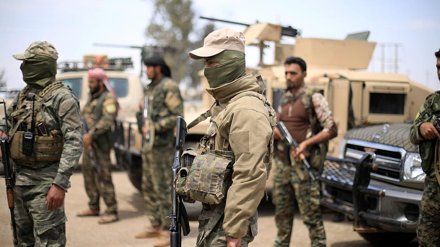  Fighters of Syrian Democratic Forces (SDF) are seen in Deir al-Zor, Syria May 1, 2018. 