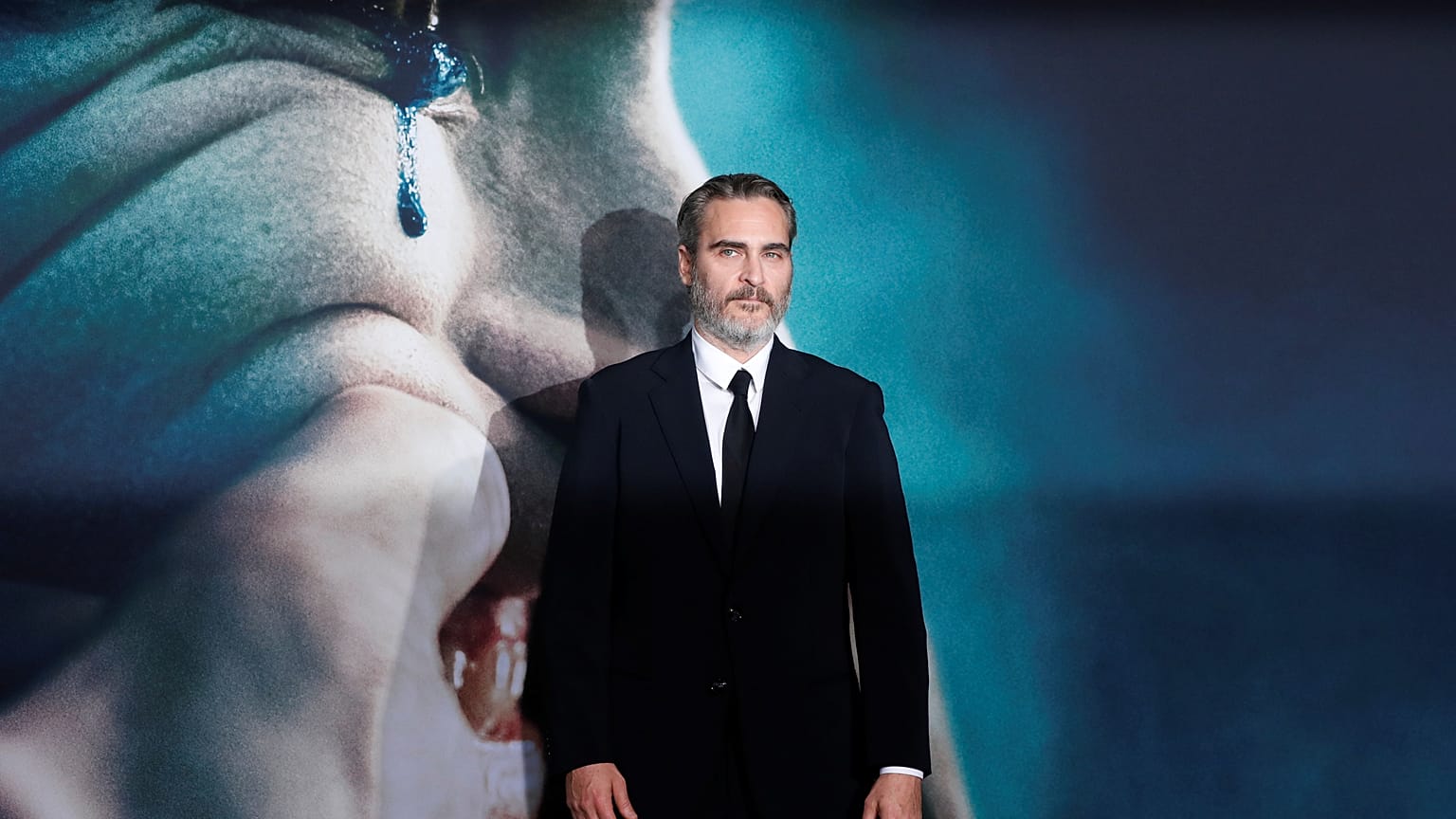 الممثل خواكين فينيكس خلال العرض الأول لفيلم "جوكر" في لوس أنجلوس، كاليفورنيا، الولايات المتحدة الأمريكية، 28 سبتمبر/ أيلول 2019
