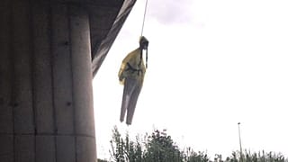 Roma, trovato fantoccio di Greta Thunberg impiccato ad un ponte