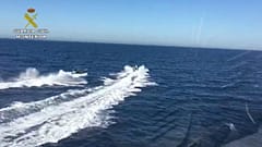 Agentes españoles de la Guardia Civil rescatados por los narcotraficantes que perseguían