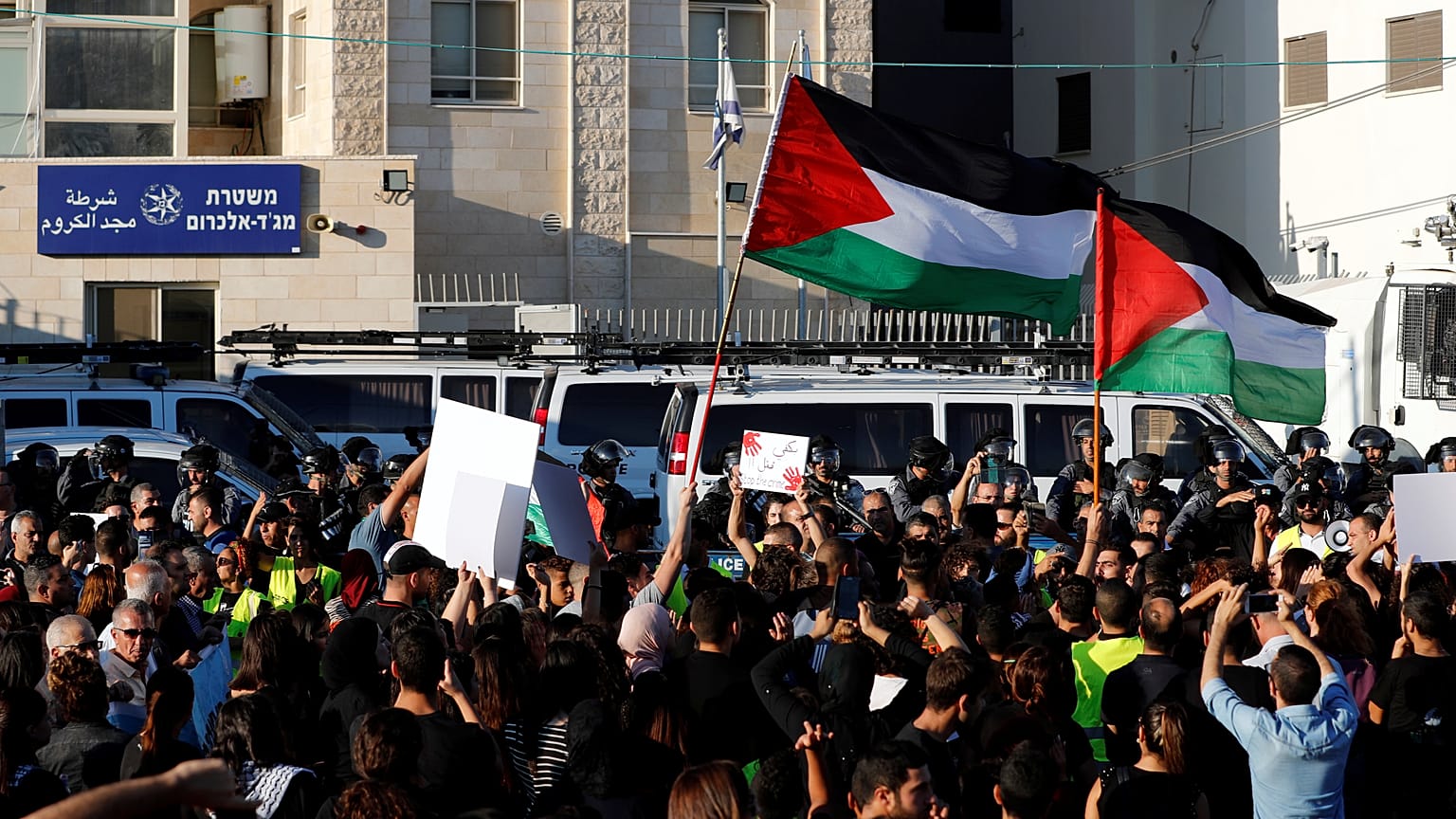أسرى فلسطنييون مضربون عن الطعام لأشهر بسبب الاعتقال من دون توجيه تهم