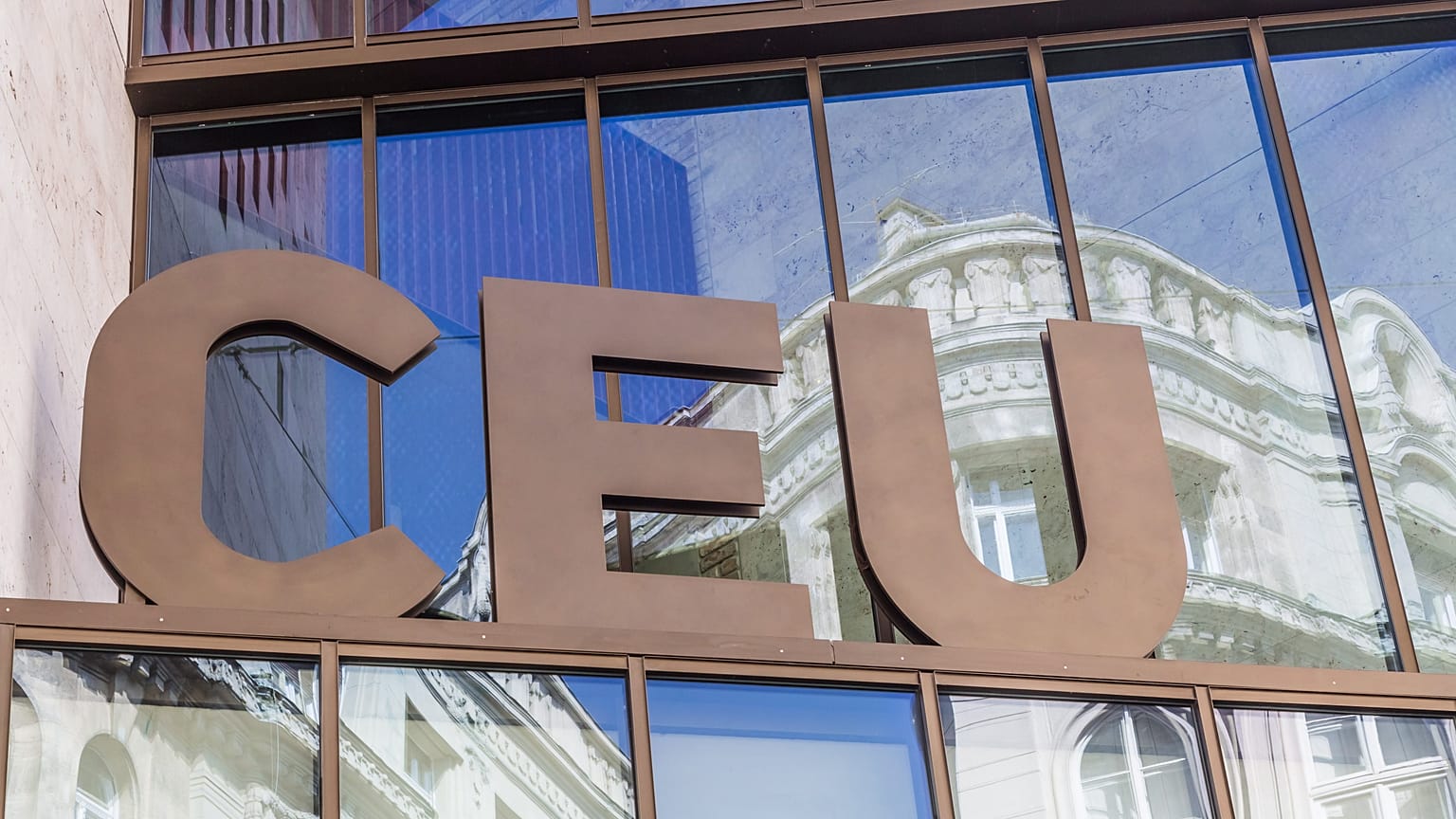 Máris belakták a CEU új, bécsi épületét a diákok