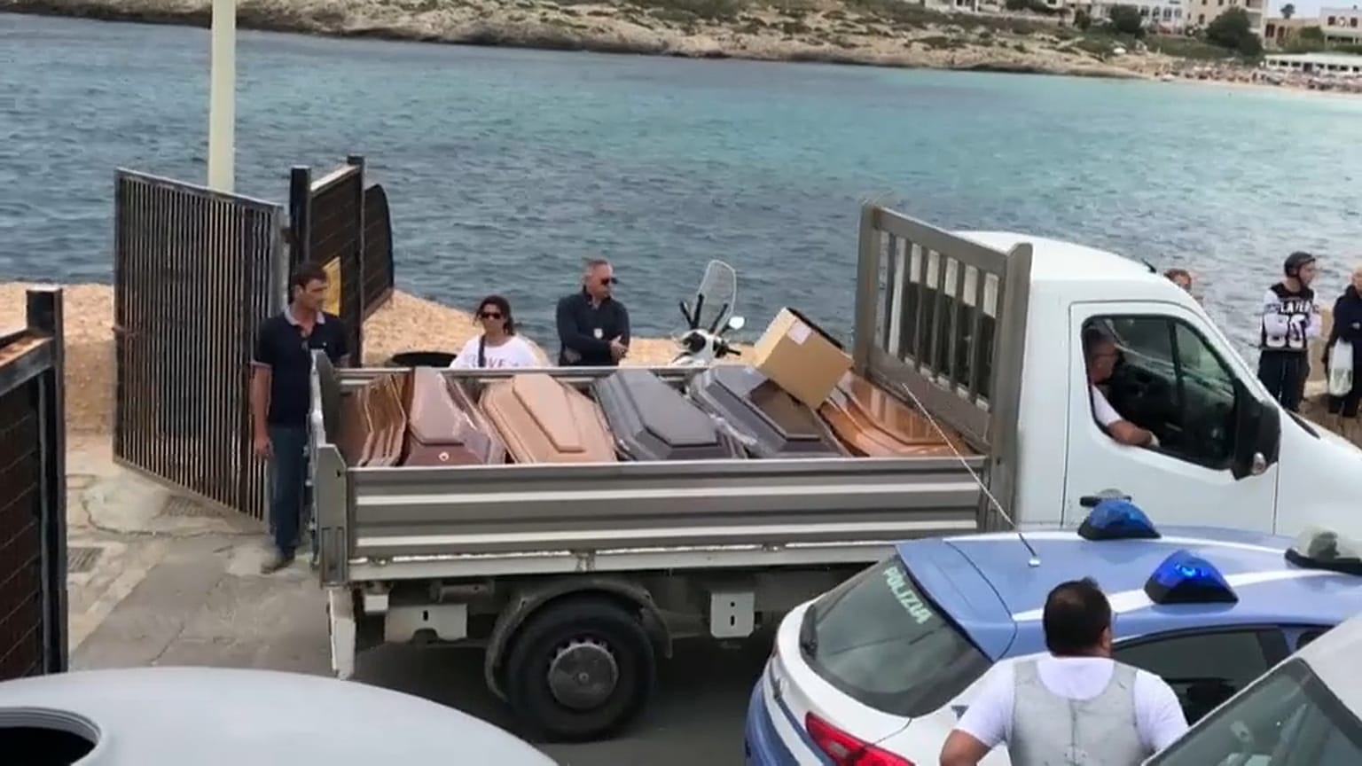 Migranti: riprese le ricerche a Lampedusa. A Lussemburgo il vertice Ue
