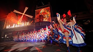 Moulin Rouge 130. yılında sokağa taştı: Kankan dansıyla yıl dönümü kutlandı