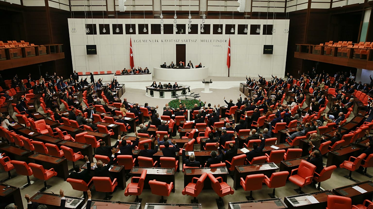 Irak ve Suriye'ye sınır ötesi operasyon izninin uzatılması tezkeresine TBMM'de onay