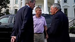 ABD'nin Güney Carolina Senatörü Cumhuriyetçi Lindsey Graham (ortada)