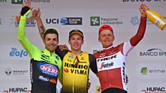 Il podio della Tre Valli Varesine 2019: Visconti, Roglič, Skuijns. 