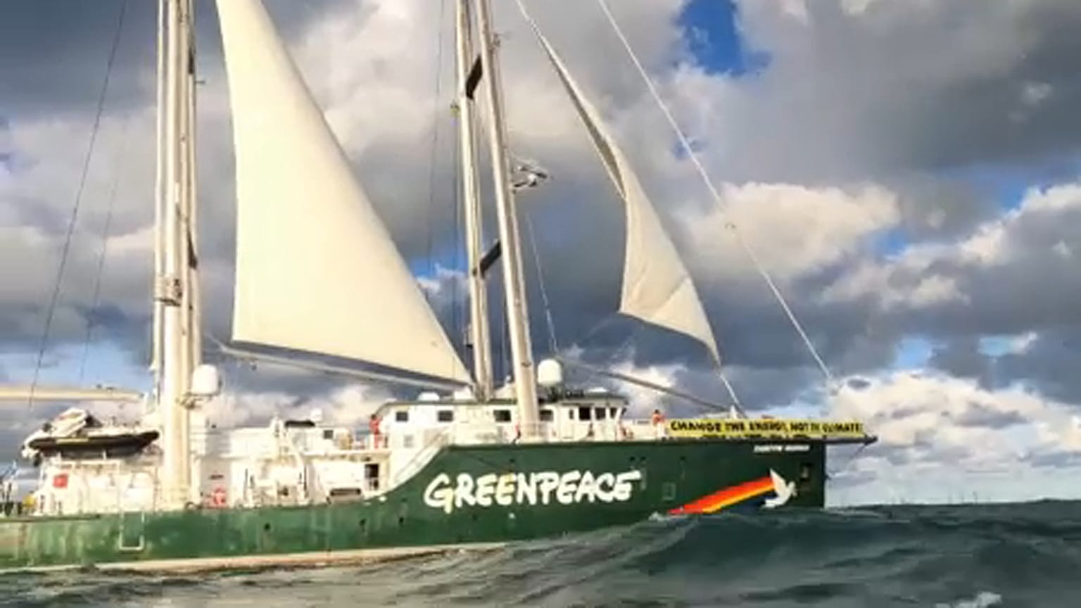 "Man braucht Leidenschaft" - mit der Rainbow Warrior auf Europa-Tour