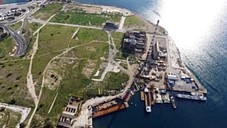 Βουτιά - μυστήριο στη Δραπετσώνα: Νεκροί η μητέρα και ο αδελφός του Π. Μαυρίκου
