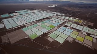 ¿Las baterías de iones de litio merecen realmente un Nobel por su ayuda al medioambiente? 