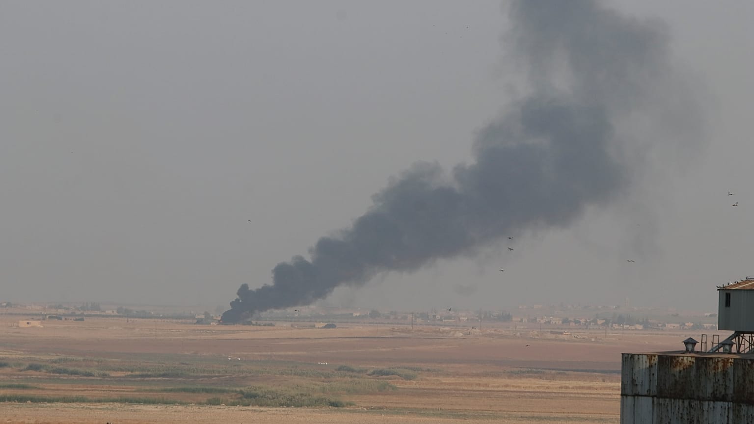 Türk Silahlı Kuvvetleri, Suriye Milli Ordusu'yla birlikte Suriye'nin kuzeyinde PKK/YPG ve DEAŞ terör örgütlerine karşı Barış Pınarı Harekatı'nı başlattı.