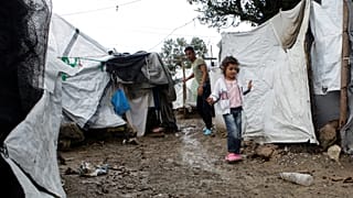 Έρευνα: Αρνητικοί στη μετανάστευση οι Έλληνες