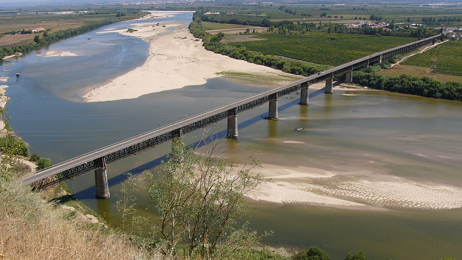 Tago, un fiume di polemiche. Gli ambientalisti portoghesi accusano: "La Spagna lo prosciuga"