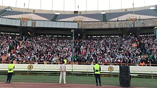 قفل ۴۰ ساله درهای آزادی شکست؛ گلباران کامبوج در حضور پرشور زنان 