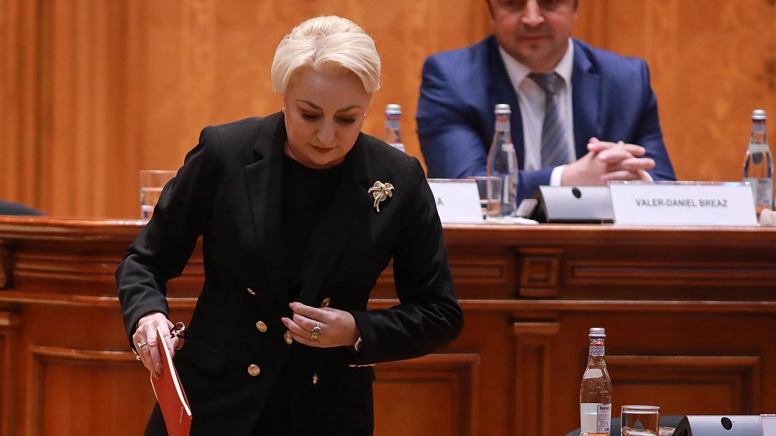 Megbukott a Viorica Dancila vezette román kormány, miután a parlament megvonta tőle a bizalmat