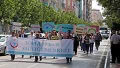 Dilşikar Hatun Toplum Ruh Sağlığı Merkezinde tedavi gören ruh sağlığı hastalarının yıl boyunca yaptıkları el sanatları çalışmalarını sergilemek için etkinlik düzenlendi. 