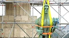 La statua del Vincitore lascia la fortezza di Belgrado
