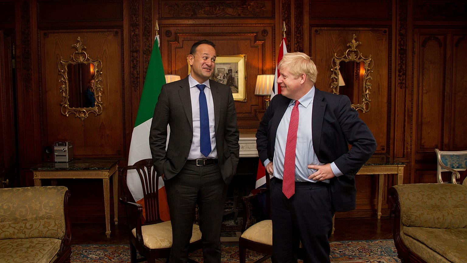 Varadkar dice ver posible un Brexit pactado tras reunirse con Johnson