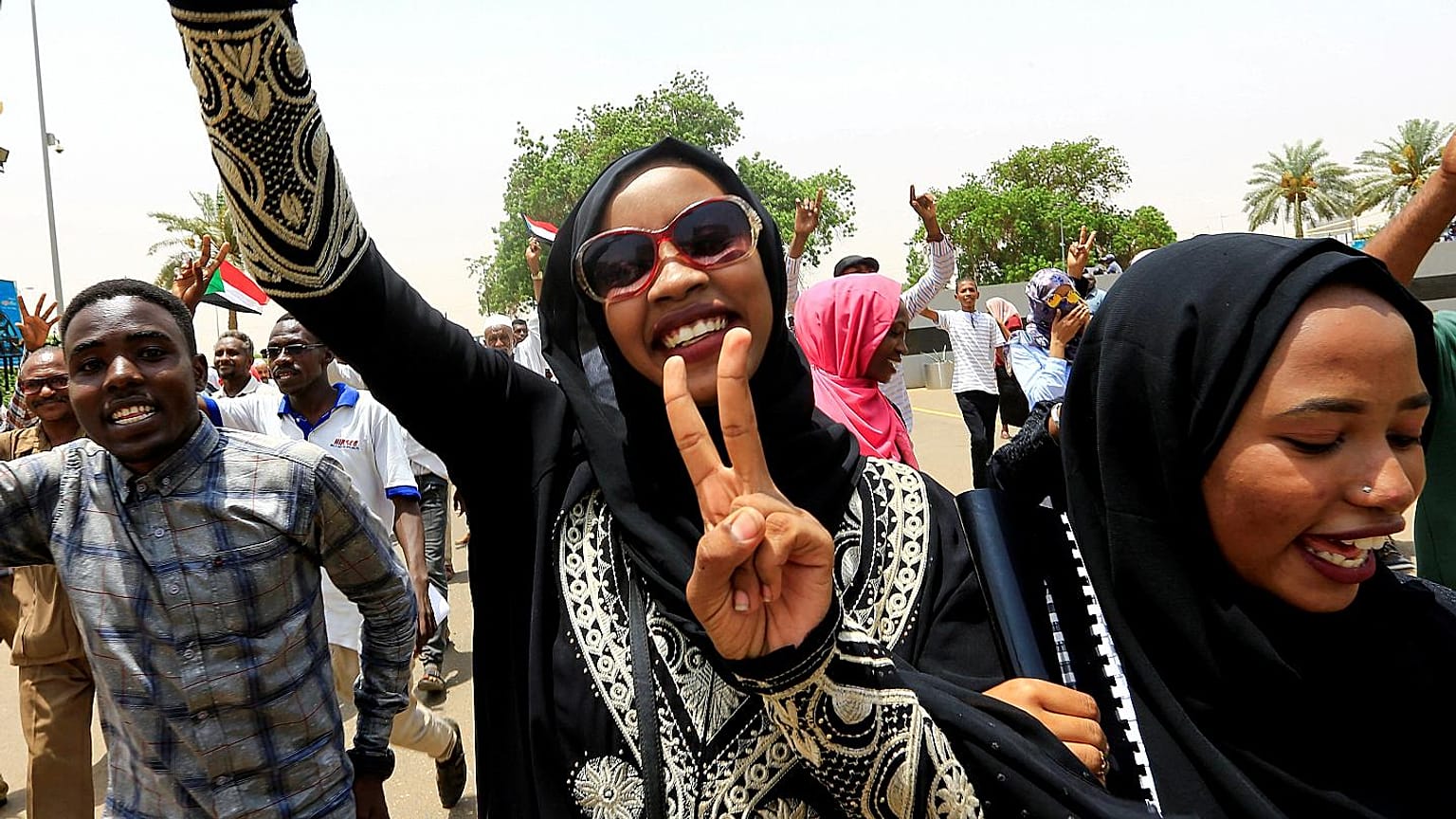 كانت النساء السودانيات في الصف الأول خلال الاحتجاجات ضد حكم البشير والمجلس العسكري الانتقالي 