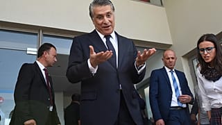 نبيل القروي مرشح الرئاسة التونسية يتحدث للصحفيين امام مقر حزبه بالعاصمة تونس. 10/أكتوبر/2019
