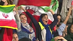 Iranische Frauen dürfen erstmals ins Stadion - nach 40 Jahren Verbot