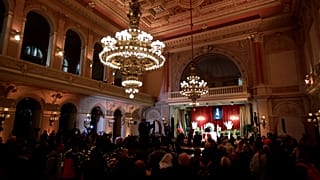 Tízezrek búcsúznak Karel Gottól