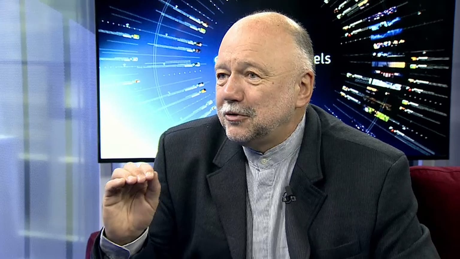 Ucraina, l'intervista ad Andrei Kurkov: "Oggi i politici sembrano attori"