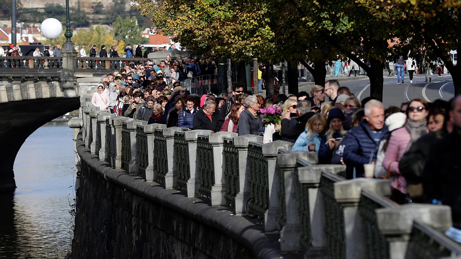 Η Πράγα αποχαιρέτησε τον Κάρελ Γκετ, γνωστό και ως «Σινάτρα της Ανατολής»