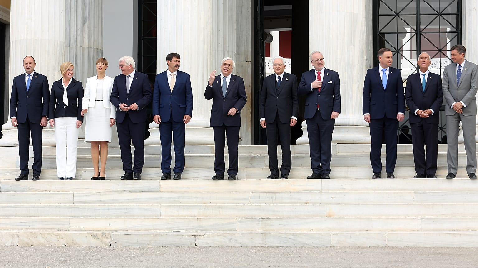 Από αριστερά οι Πρόεδροι της Βουλγαρίας, Κροατίας,  Εσθονίας, Γερμανίας, Ουγγαρίας, Ελλάδας, Ιταλίας, Λετονίας, Πολωνίας, Πορτογαλίας και Σλοβενίας 